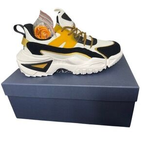 Mens size 7.5 sneaker new yellow and black Mazino shoes